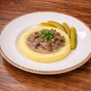 Бефстроганов с нежным картофельным пюре